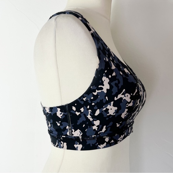 Sweaty Betty Blue Circuit Camo Sports Bra X-Back Size M Gym Yoga - Picture 7 of 9